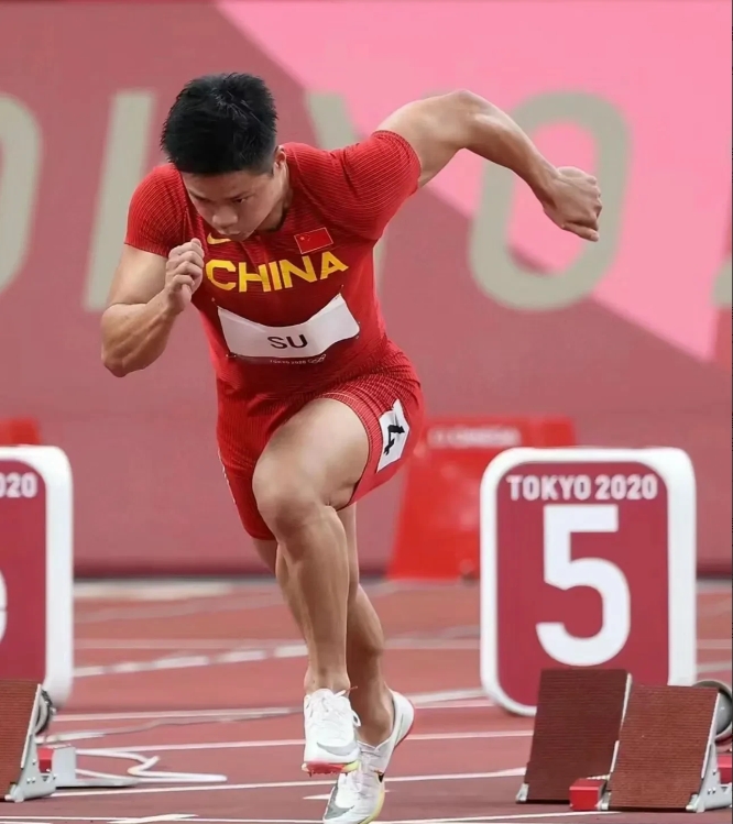 苏炳添对阵马龙展开拉锯大战，最终险胜对手